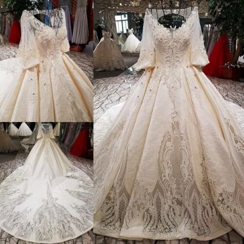 Luxury Wedding Dresses V Neck Long Sleeves Lace Appliques Ball Gowns Bridal Gowns Custom Made Lace-up Back Sweep Train robe de