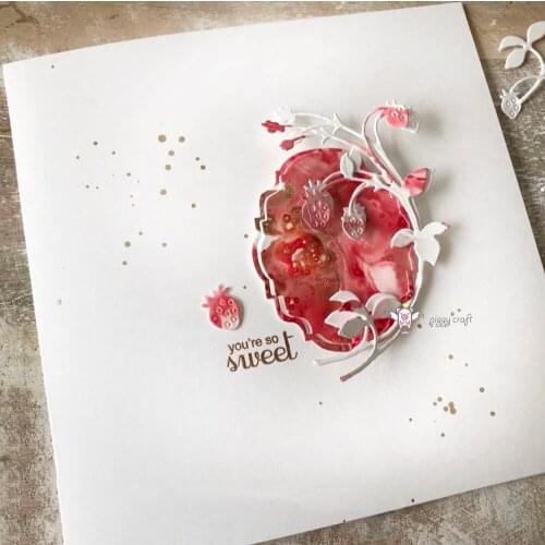 Mmao Crafts Metal Steel Cutting Dies New Strawberry vine frame Stencil For DIY Scrapbooking Paper/photo Cards Embossing Dies