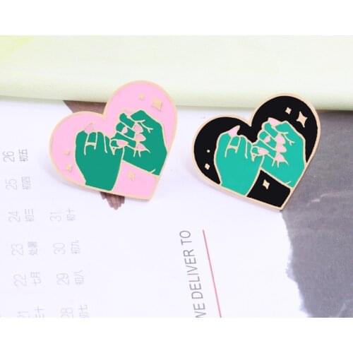 Lovers Finger Love Black Pink Heart Brooch Enamel Pins Badges Gothic Jewelry Gift Girlfriends Friends tv Show Brooch for Women