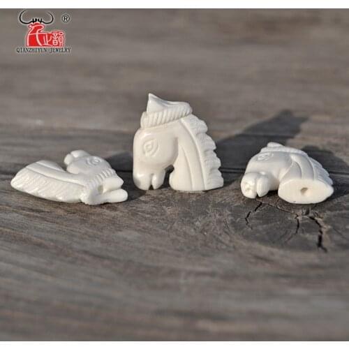 GZ-026 3PCS Handmade Carved Yak Bone horse Yellow Beads for Jewelry Making DIY Jewelry Accessory 20mm X 20mm Hole:1.5mm