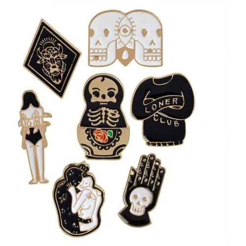 White Skull Mask Metal Enamel Brooch Embrace Hand Devil Badge Pin Couple Trendy Sweater Backpack Jewelry Accessories Gift