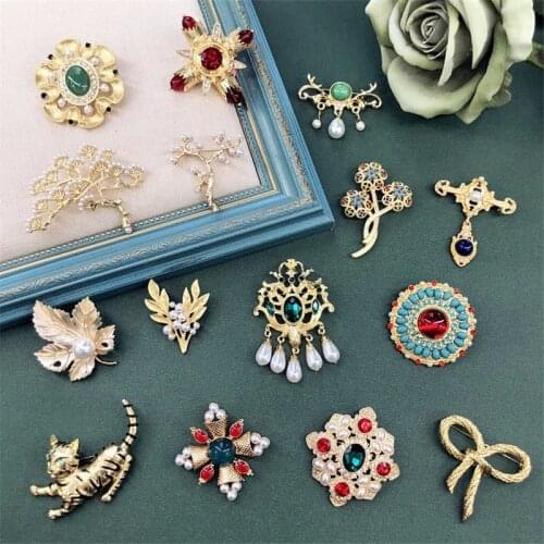 FFLACELL Baroque Palace Retro Brooch For Women Party Fashion Jewelry Gold Pearl Matte Metal Material Brooch Dress Accessories
