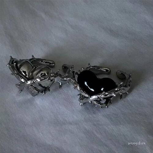 New Fashion Creative Punk Gothic Thorns Love Heart Ring Vintag Opened Rings for Women Party Jewelry Gifts Hallowen Whole Sale