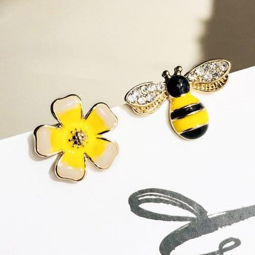 Fairy earrings Korean temperament personality 925 silver pin earrings soft sister asymmetrical flower earrings bee earrings