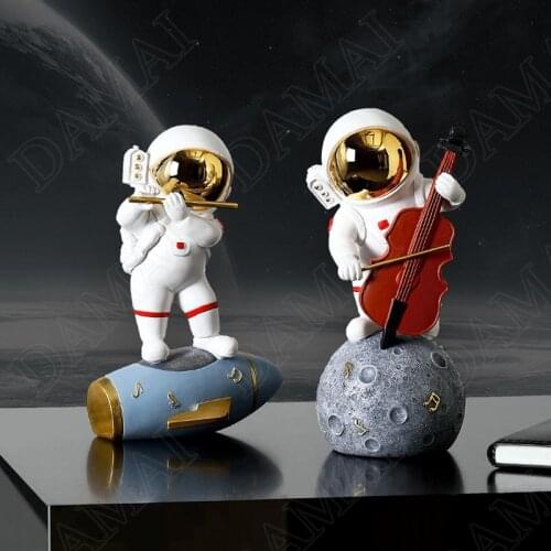 European Style Resin Statue Living Room Accessories Statuette Astronaut Miniature Statue Birthday Present Home Decoration Modern