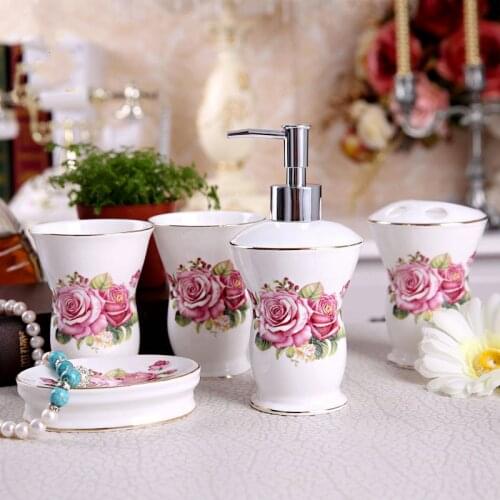 Rose Pattern Ceramic Bathroom Five-piece Suit Bathroom Accessories Set European Wedding Gift Garden Bathroom Supplies Kit