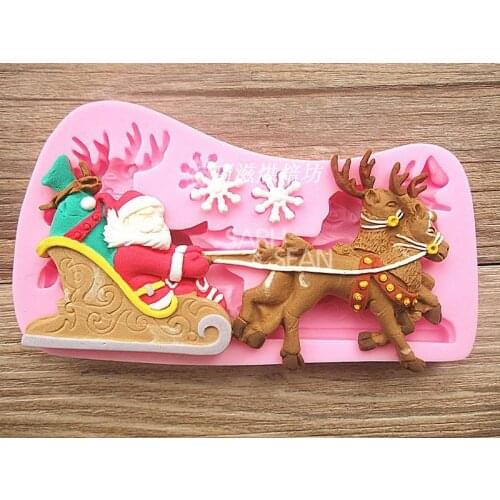 Santa Claus reindeer sled Sheila fondant Christmas cake decorated with icing mold embossing dies