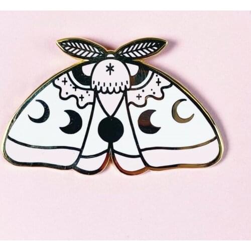 Cartoon Cute Pink Crescent Moon Moth Hard Enamel Pin Kawaii Animal Gold Brooch Fashion Backpack Pins Decor Unique Halloween Gift