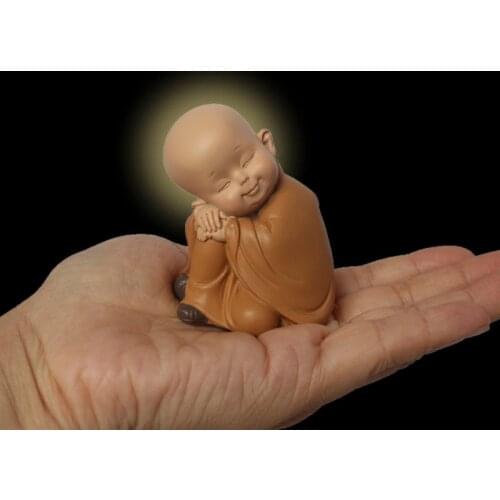 Little Monk Sculpture Resin Hand-Carved Buddha Statue Home Car Decoration Accessories Gift Small Buddha Statue Creatives Shaolin