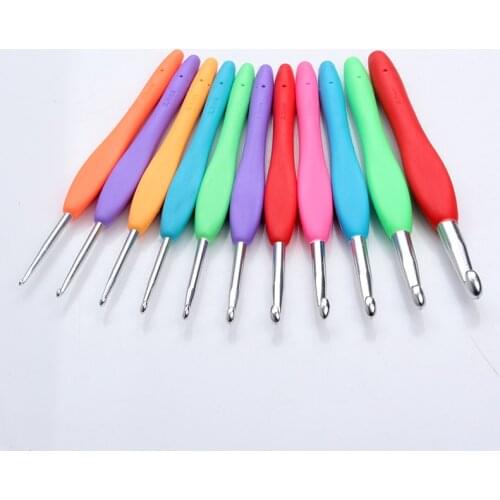 1pcs Soft Handle Crochet hook Knit craft Yarn DIY doll shoe bag Weaving tools Candy colored wool crochet needle sewing Supplies