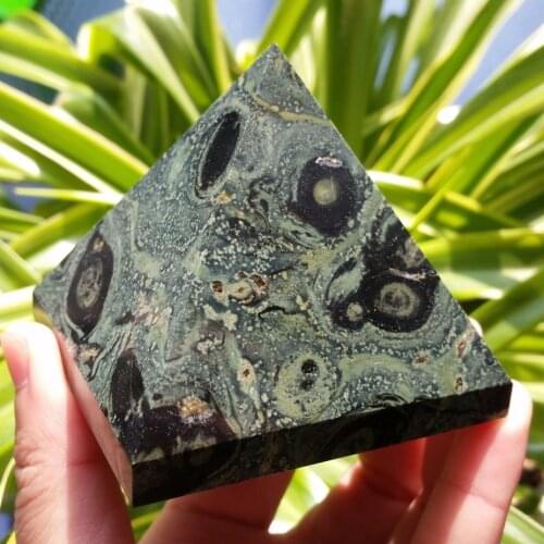 60mm Naturally beautiful quartz peacock eye pyramid