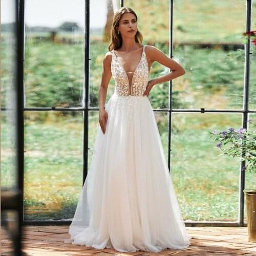 Unique Country Bridal Gowns 2021 V Neck Low 3D Appliques Low Back Sweep Train Summer Beach Boho Wedding Dresses