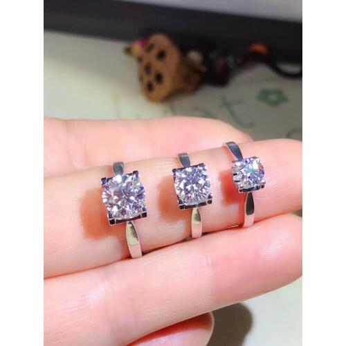 Real 18K gold ring. The real moissanite has white color and high hardness. The most popular classic style diamond ring