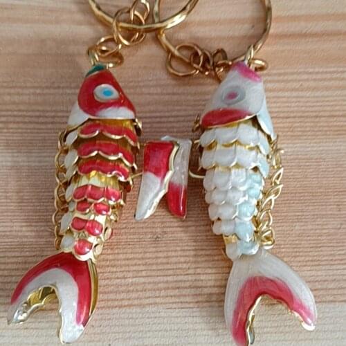Free DHL 50pcs 6cm Vivid Swing Lucky Koi Fish Keychain Party Favors Cute Enamel Carp Key Chain Charms Keyrings for Women Child