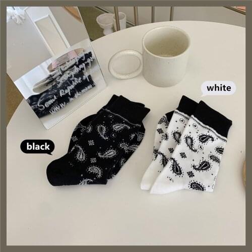 Drop Ship Top Nice White Black Bandana Paisley Pattern Crew Socks Streetwear Women Hip Hop Fashion Harajuku Casual Lady FeMale