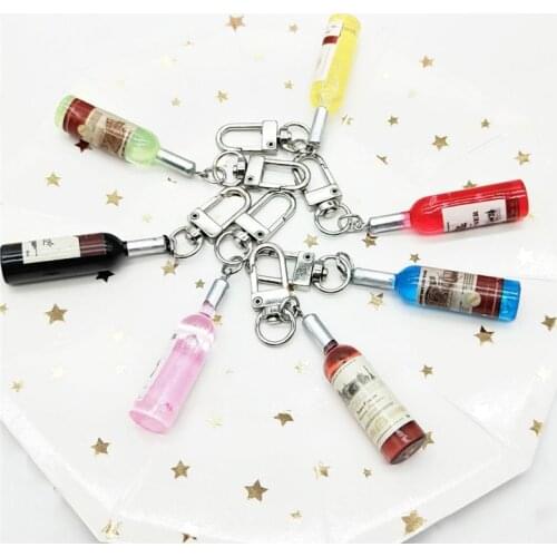 Vintage 7 Pieces Fashion Wine Bottle Pendant Keychains Women Mens Resin Drinking Bottles Keyring Couple Cheers Jewelry Trinkets