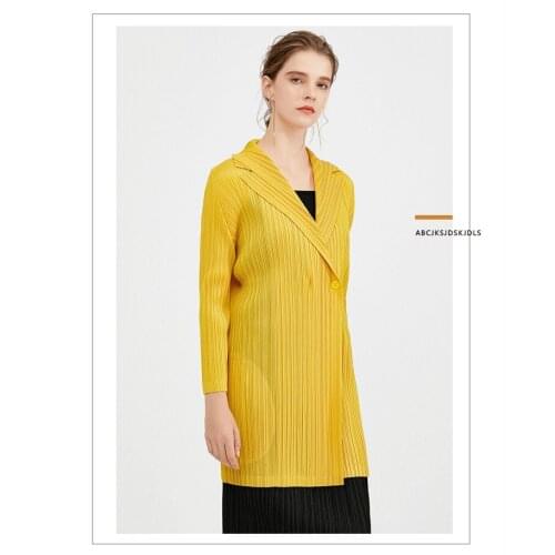 HOT SELLING Fashion fold three quarter the turn-down collar single button solid trench coat IN STOCK