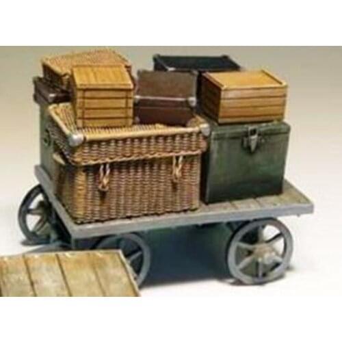 Resin trailer and luggage 1:35 sand table model