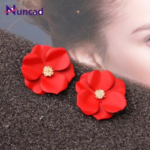 2019 Fashion New Color Flower Temperament Exaggerated Sen Gentle Gentle Cold Wind Korean Stud Earring Gift To Wife