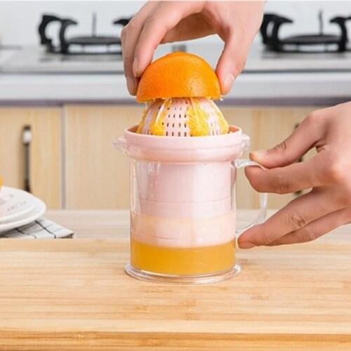 Safety Plasctic Manual Juicer Creative Home Mini Juicer Cup Student Dormitory Orange Lemon Watermelon Fruit Portable Juicer