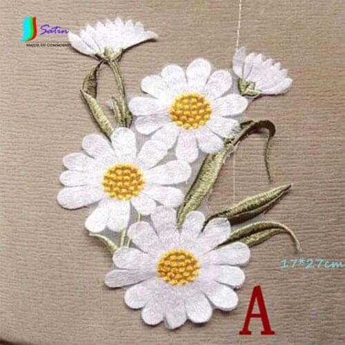 White Yellow Chrysanthemum Daisy Embroidery Mesh Underlay Lace Sew-on Patch Sewing Trim Wedding Dress Garment Applique S0272N
