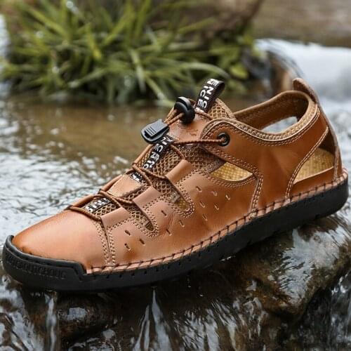 Mens Beach Slippers Mens Summer Breathable Shoes Slipper Men Beach Safety Sandals Sneakers Couple Wear Slides Mesh