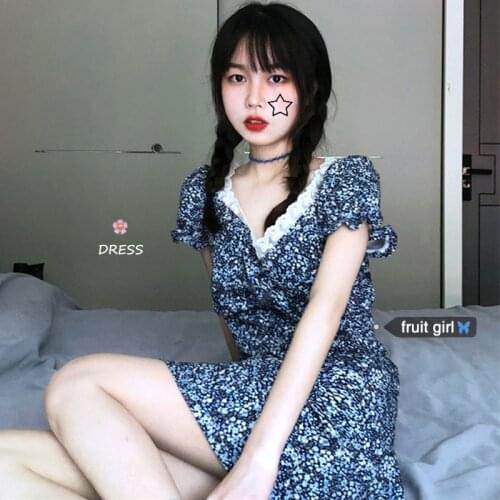 2021 French retro floral lace stitching short-sleeved dress female summer Korean version high-waisted thin V-neck dress LYQ1356