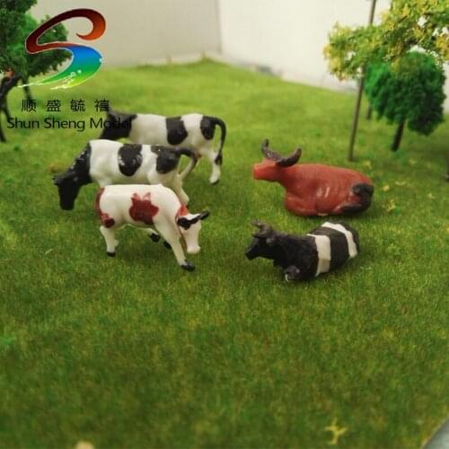 Model cow plastic bossy mini cow scale plastic color cow size 1.5--3.0cm