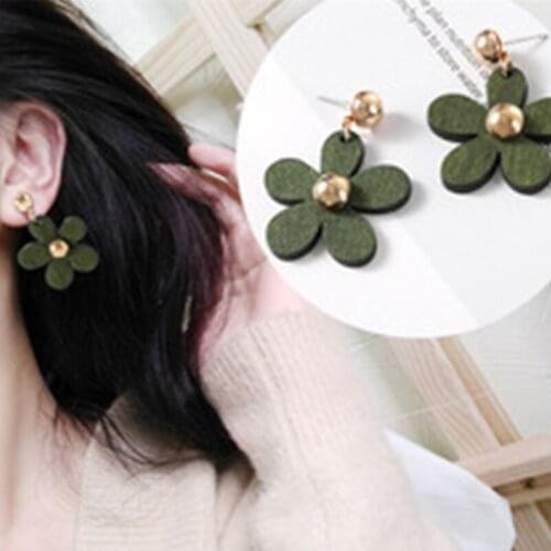 Vintage elegant handmade stone green waterdrop petals long paragraph earrings for women fashion accessories