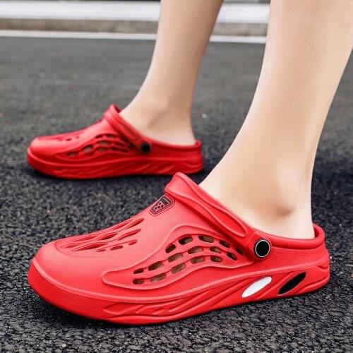 New breathable hole slippers indoor comfortable multifunctional shoes for men and women non-slip waterproof lightweight slippers