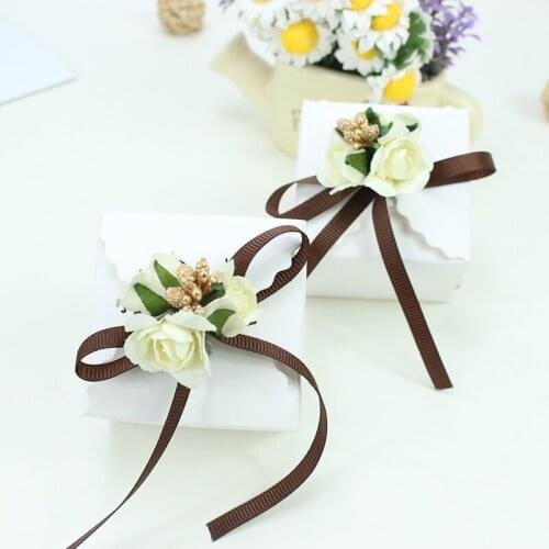 AVEBIEN 50pcs Kraft Flower Box Simple Wedding Favors and Gifts Candy Boxes for Guests Party Decoration Chocolate Paper Gift Box