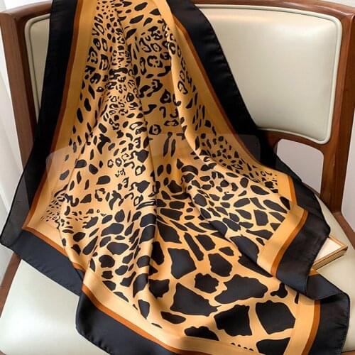 2021 Luxury Small Square Towel Fashion 70X70CM Dustproof Kerchief Autumn Female Sunscreen Silk Scarves New Leopard Print Shawls
