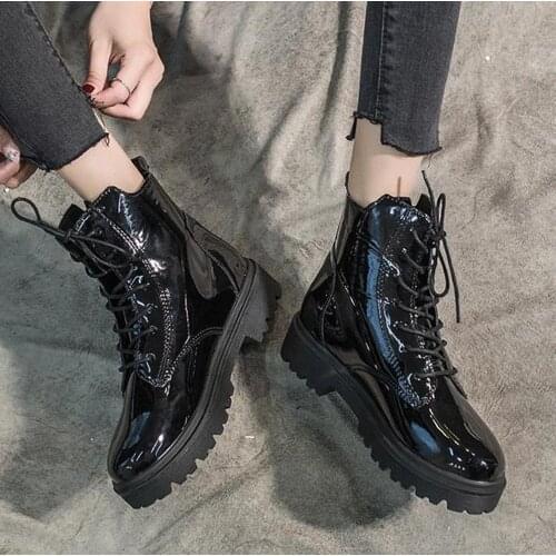 Martin boots women 2020 winter new products British style thick-soled motorcycle boots short boots net red womens shoes