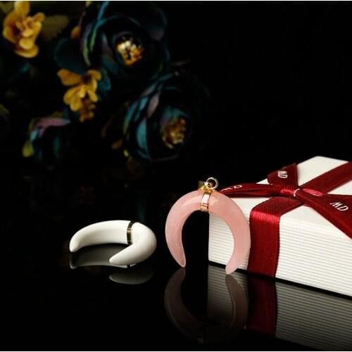 Lovely crescent jewelry pendant necklace naturelle et cristaux mineral healing crystals rose quartz holiday party DIY gift