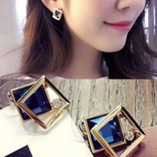 2020 new brand of fashion luxury temperament crystal earrings to enhance womens jewelry wholesale