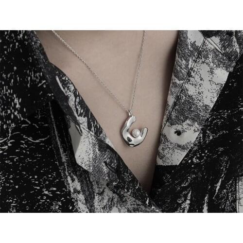 American trend concave-convex C-shaped pendant clavicle inlaid with mother-of-pearl necklace for female summer niche design