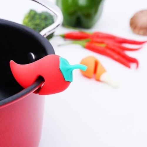 Carrot and pepper chicken leg pot cover anti-overflow pad easy to clean made of high temperature resistant food grade silica gel