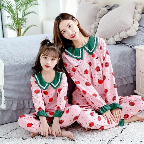 Christmas Family Pajama Sets Mother Daughter Pyjamas Cute Strawberry Print Mama Baby Clothes Dresses Home Wear New Year Clothing
