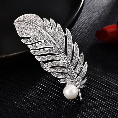 Womens Clothing with Jewelry Fashion Creative Brooch Pin Hollow Feather Brooch Birthday Gift for Lady