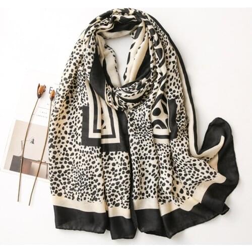 2021 Ethnic Style Beach Towel Popular Sunscreen Silk Scarves Lady Winter Cotton And Linen Scarf new seaside Leopard Print Shawls