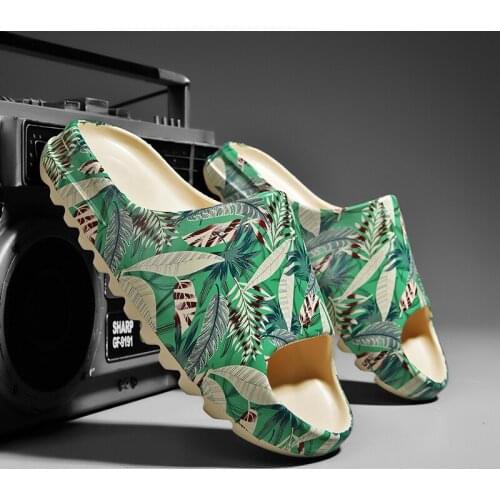 New Mens Summer Sandals Women Casual Outdoor Shoes Clog Non-slip Couples Home Bathing Slipper Light Flip Flop Fashion Cro Men