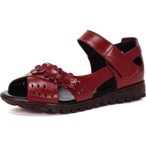 Hot Cowhide Flowers Elegance Comfortable Summer Flat Shoes Mother Sandals Female Summer Sandals 2020 New Fashion Casual Sandals