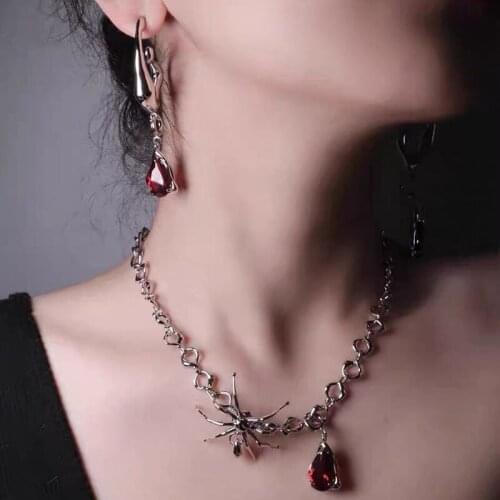 New niche design Ruby Pendant Spider Necklace cool wind sweet cool collarbone chain irregular Earrings