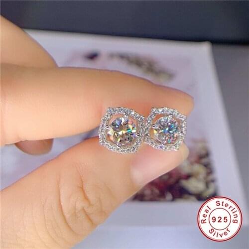 Geoki Luxury Total 1 Ct Perfect Cut Passed Diamond Test D Color VVS1 Moissanite Stud Earrings 925 Sterling Silver Party Jewelry