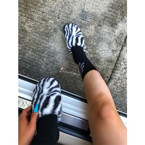 Dropshipping 2021 Girl Fashion Fur Slippers Wholesale Faux Fur Cross Indoor Floor Slides Fuzzy Slides