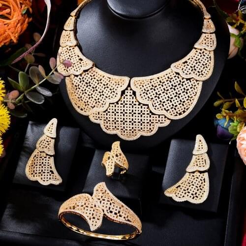 SisCathy Golden Chains