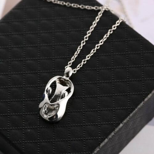 3Pcs Mom And Two Children Necklace Hand In Hand Pendant Chain Fashion Family Jewelry Son Daughter Mothers Day Gifts New