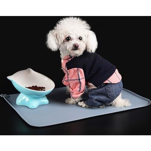 Non-Slip Pet Feeding Mat Silicone Pet Food Mat Dog Bowl with Cute Little Paw Design