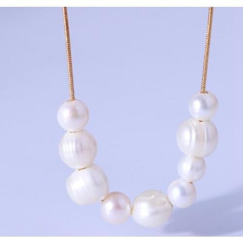 Simple and elegant natural pearl smile arc Necklace