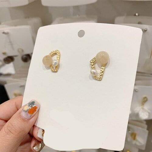 Sweet Girl Earrings Fashion Simple And Compact Temperament Pearl Asymmetric Earrings 2020 New Wholesale Earrings Hypoallergenic
